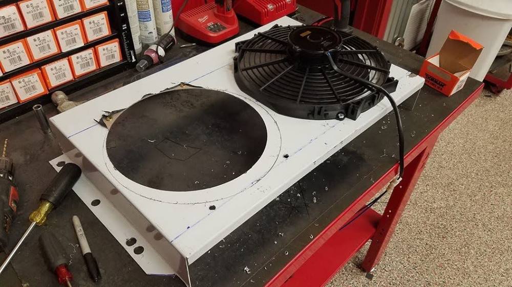 Dual electric cooling fans on an aluminum radiator shroud