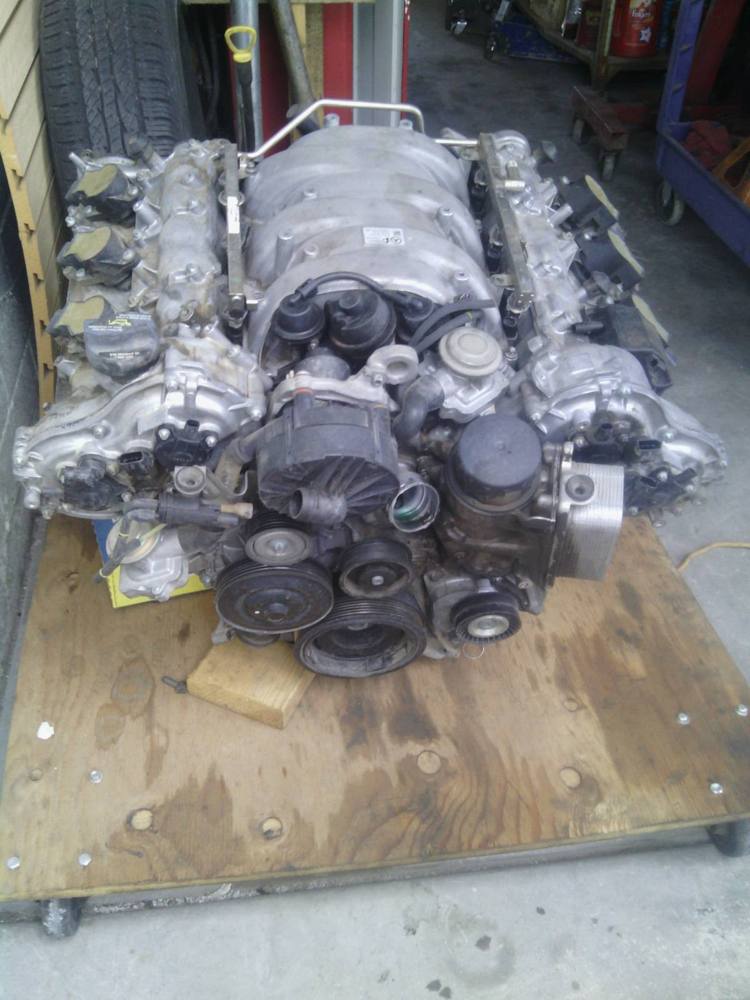 Engine bay of a 2006 Mercedes-Benz E350